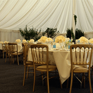 50代はどんなドレスを着て行けばいいの？